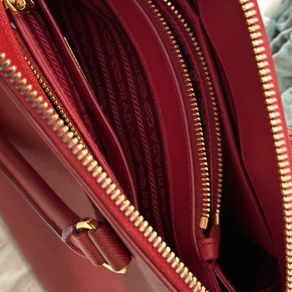 ✨HP✨ Prada Saffiano Leather Promenade - Picture 7 of 9